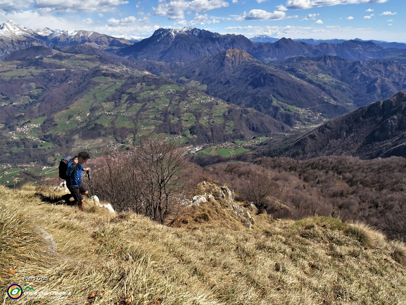 56 Scendiamo dal canalone centrale, ripido nel primo tratto.JPG